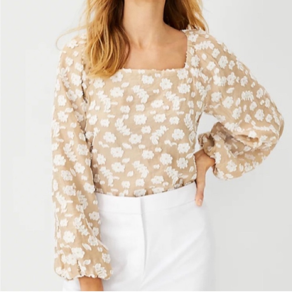 Ann Taylor Floral clip Puff sleeve khaki & white Blouse size Petite Medium